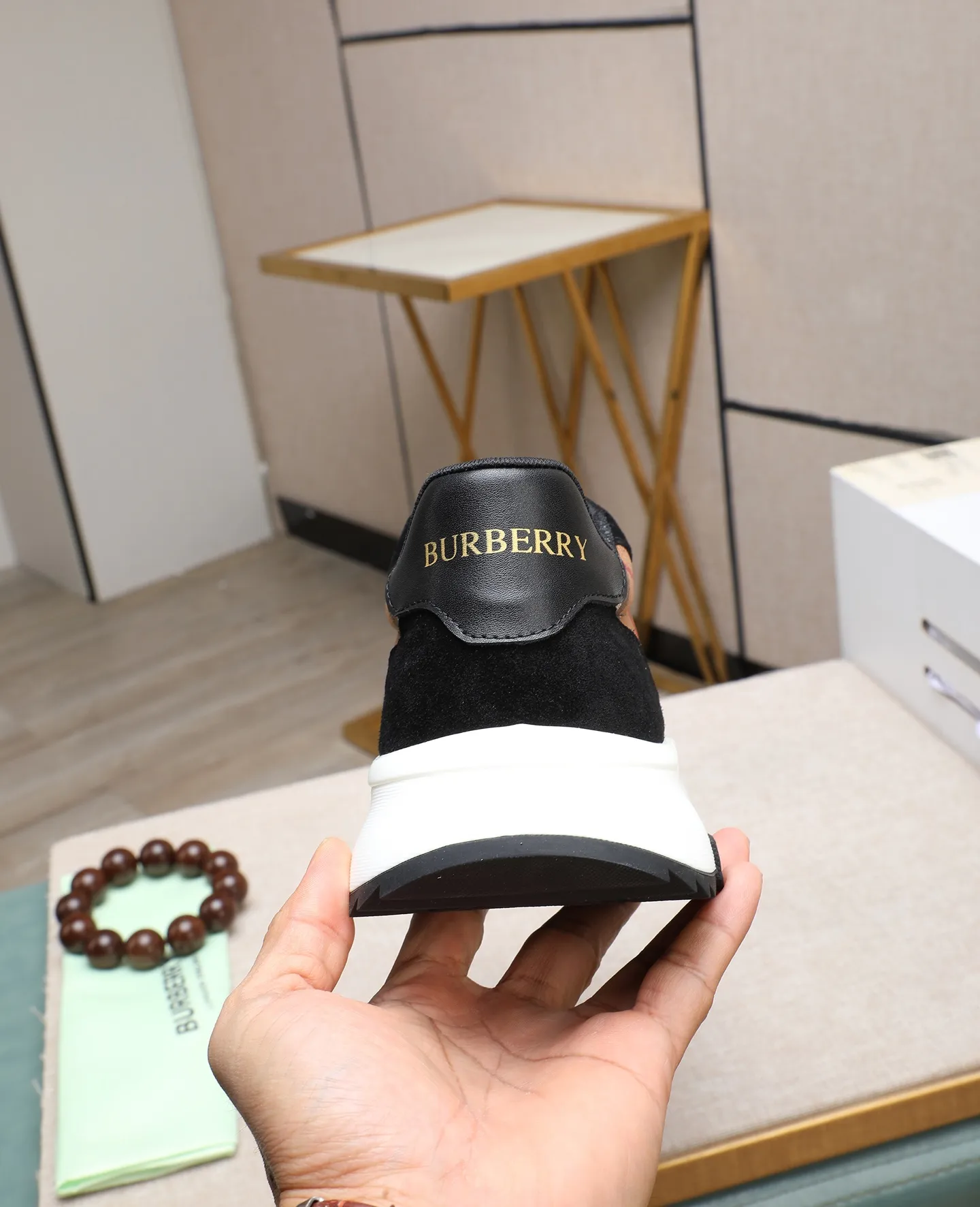 Men's shoes 💰460 ❤️❤️❤️[BURBERRY] Burberry purchasing agent 🔍Men's 🚹New model is synchronized with the official website, the upper is made of imported fabrics, and the lining is genuine leather. Completely 1⃣:1⃣ replica🇮🇹, non-slip and wear-resistant rubber outsole ⚠original factory goods, 🔍🔍high quality, please look at the details, welcome to compare⚠Size: 38-44